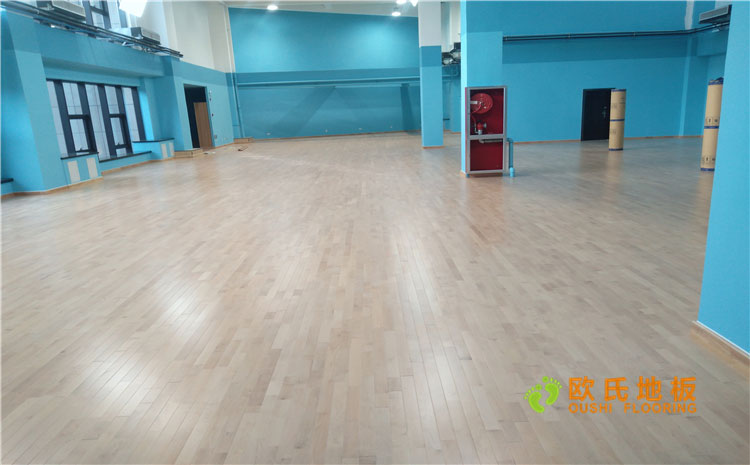 新疆乌鲁木齐羽毛球馆乒乓球馆单龙骨木地板案例